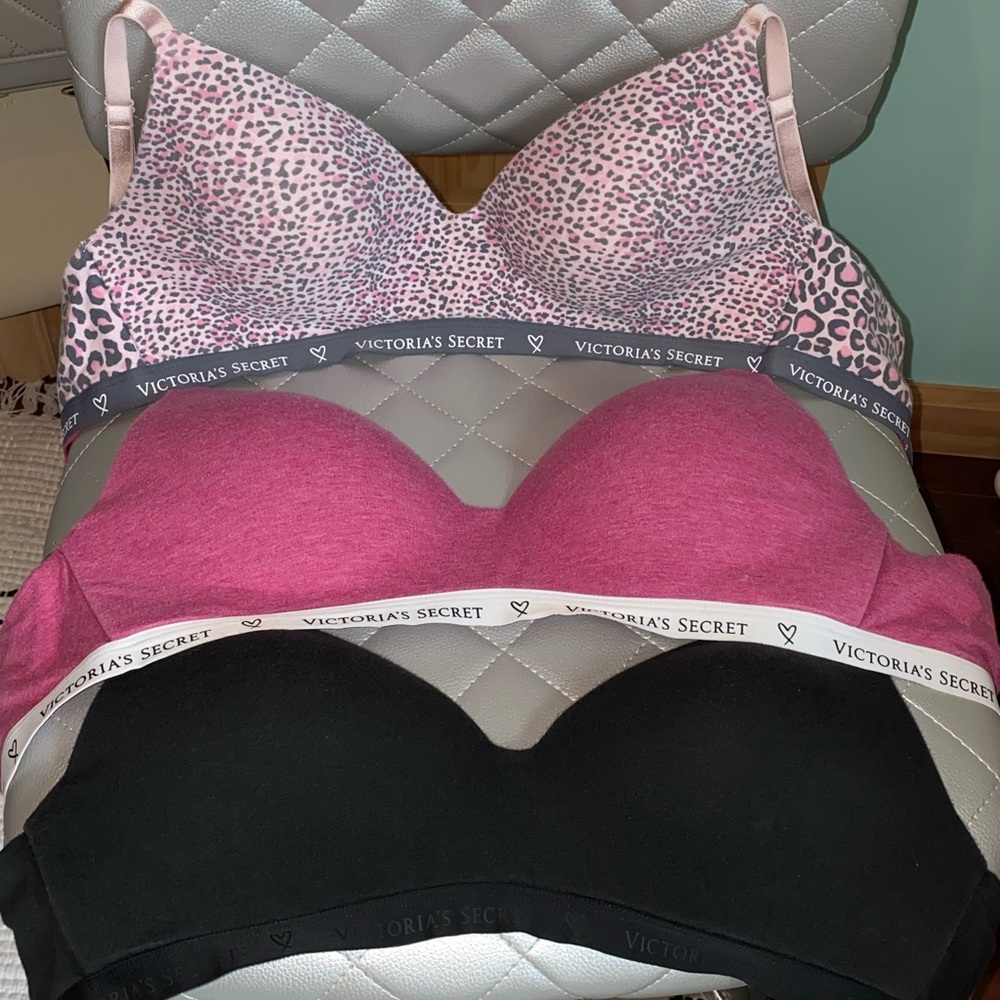 Victoria’s Secret Set lightly lined bras